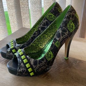 Just fabulous lime green skull heels size 9